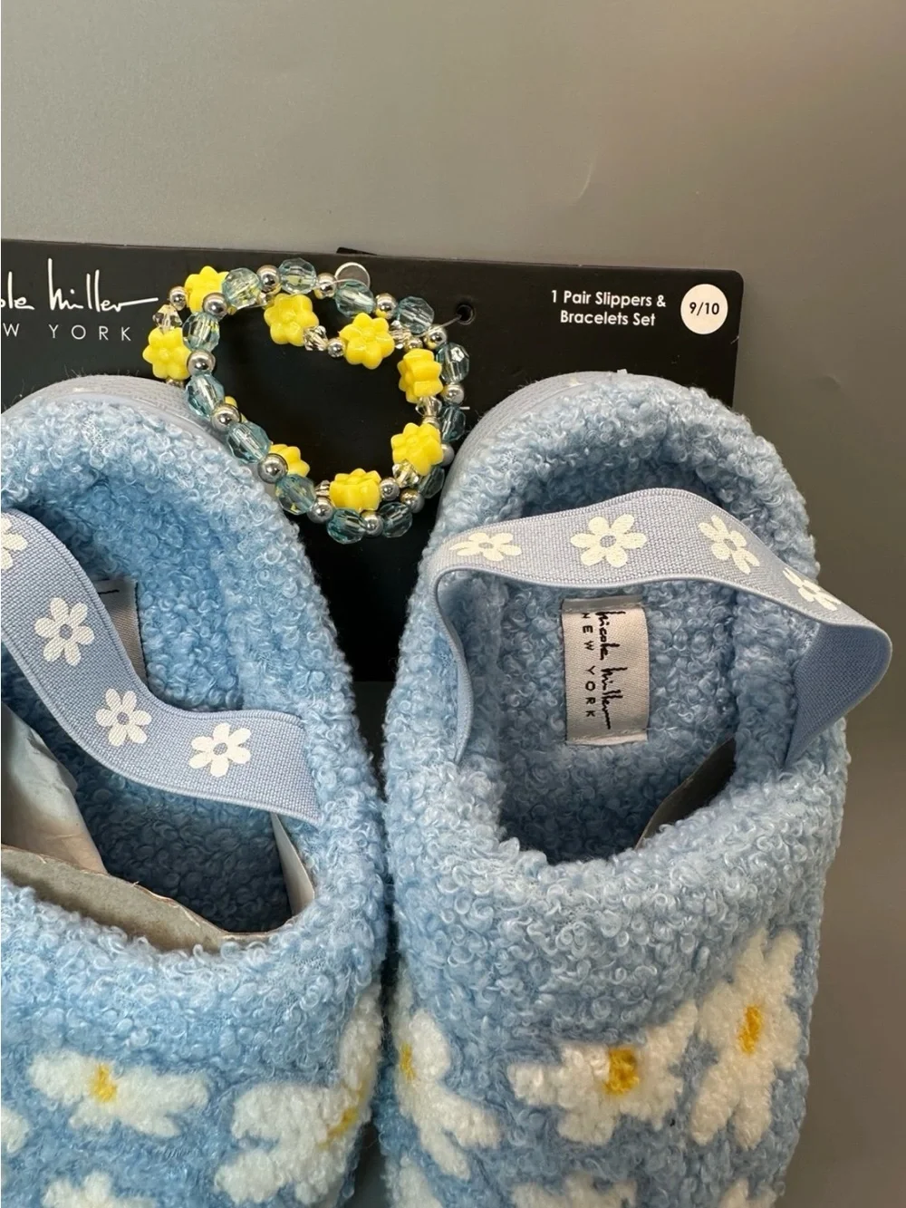 Nicole Miller Girls Blue Daisy Slippers & Bracelet Set size 9/10 NEW